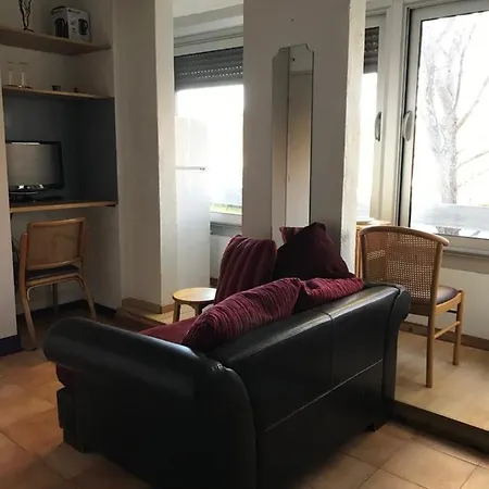 Appartement Studio Garriguette, Parking Gratuit, Ascenseur, 2 Personnes, Lit 2 Places *