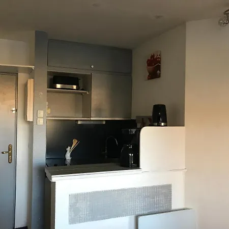 Studio Garriguette, Parking Gratuit, Ascenseur, 2 Personnes, Lit 2 Places * Gréoux-les-Bains